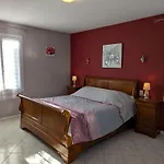 Holiday home Spacieux Avec Piscine Privee Et Jardin, Ideal Pour Familles Avec Animaux - Fr-1-653-67
