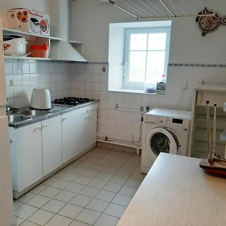 Spacieux Avec Piscine Privative, Grand Jardin Et Equipements Bebe En Charente Limousine - Fr-1-653-67 *
