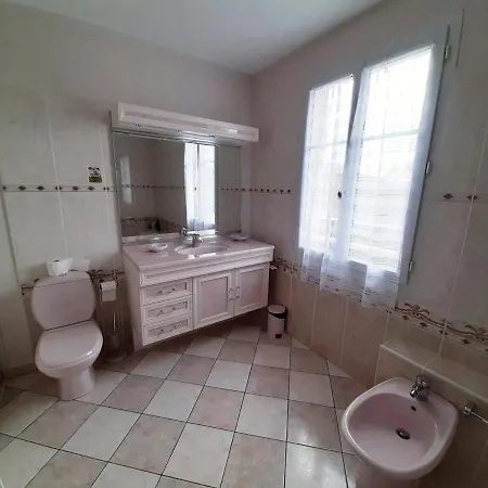 Spacieux Avec Piscine Privee Et Jardin, Ideal Pour Familles Avec Animaux - Fr-1-653-67 Nyaraló *