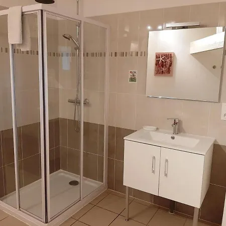 Spacieux Avec Piscine Privee Et Jardin, Ideal Pour Familles Avec Animaux - Fr-1-653-67 Esse