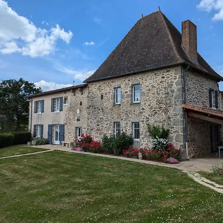 Spacieux Avec Piscine Privative, Grand Jardin Et Equipements Bebe En Charente Limousine - Fr-1-653-67 Holiday home *
