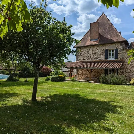 Holiday home Spacieux Avec Piscine Privative, Grand Jardin Et Equipements Bebe En Charente Limousine - Fr-1-653-67 *