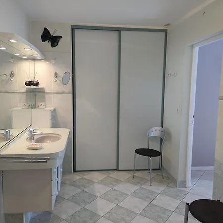 Spacieux Avec Piscine Privee Et Jardin, Ideal Pour Familles Avec Animaux - Fr-1-653-67 Vakantiehuis *