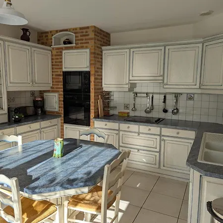 Spacieux Avec Piscine Privee Et Jardin, Ideal Pour Familles Avec Animaux - Fr-1-653-67 Esse