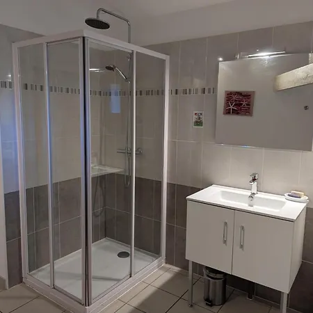 Spacieux Avec Piscine Privee Et Jardin, Ideal Pour Familles Avec Animaux - Fr-1-653-67 Vakantiehuis *