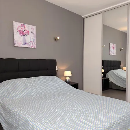 Spacieux Avec Piscine Privee Et Jardin, Ideal Pour Familles Avec Animaux - Fr-1-653-67 Vakantiehuis