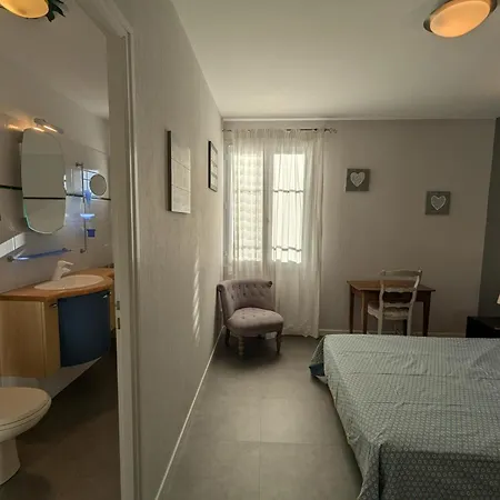 Spacieux Avec Piscine Privee Et Jardin, Ideal Pour Familles Avec Animaux - Fr-1-653-67 Nyaraló