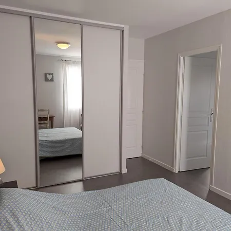Spacieux Avec Piscine Privee Et Jardin, Ideal Pour Familles Avec Animaux - Fr-1-653-67 Vakantiehuis *