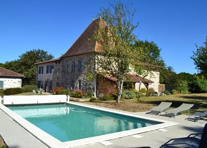 Spacieux Avec Piscine Privée Et Animaux Acceptés En Charente - Fr-1-653-67 *