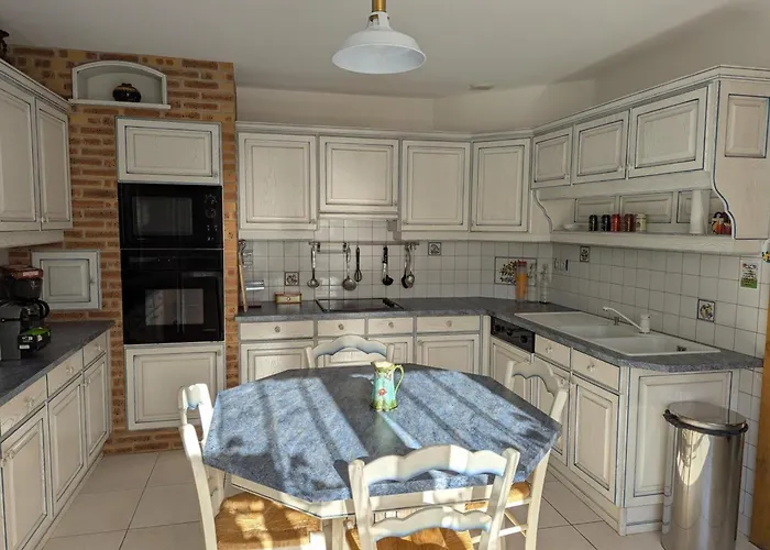 Spacieux Avec Piscine Privée Et Animaux Acceptés En Charente - Fr-1-653-67 * Esse