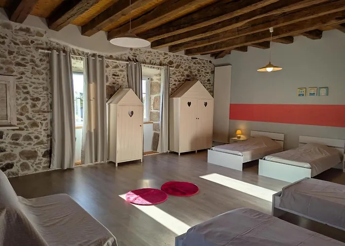 Casa vacanze Spacieux Avec Piscine Privée Et Animaux Acceptés En Charente - Fr-1-653-67 *