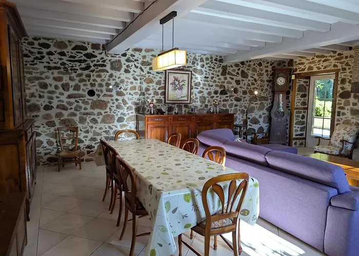 Casa vacanze Spacieux Avec Piscine Privée Et Animaux Acceptés En Charente - Fr-1-653-67 *