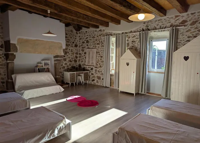 Spacieux Avec Piscine Privée Et Animaux Acceptés En Charente - Fr-1-653-67